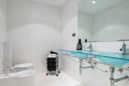 Wonderful 2-bd With Balcony Plaza Cataluña Barcelona