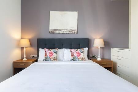 Wonderful 2-bd With Balcony Plaza Cataluña