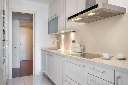 Wonderful 2-bd With Balcony Plaza Cataluña *