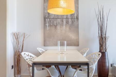 Wonderful 2-bd With Balcony Plaza Cataluña