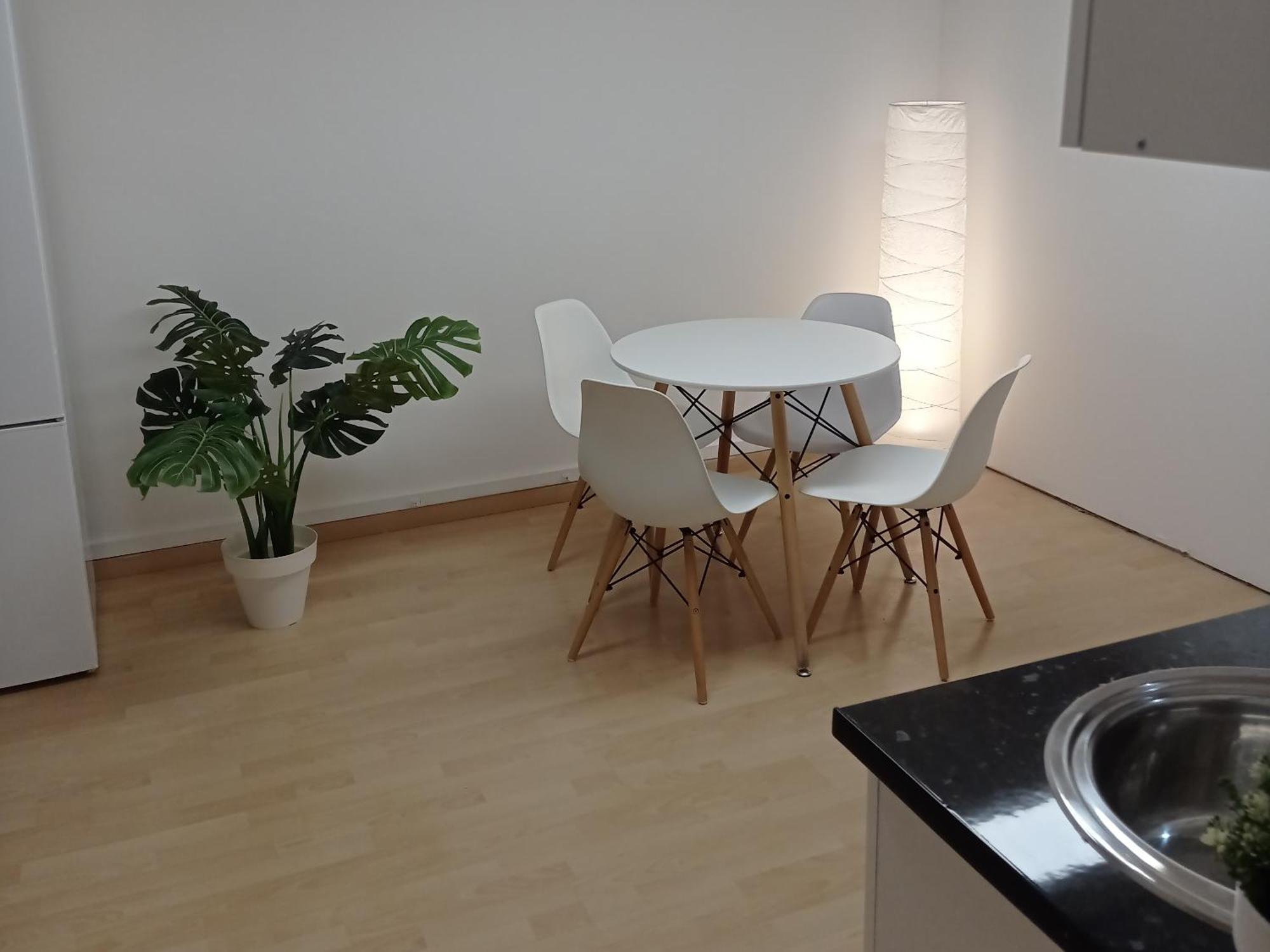 Bright Private Double Center Metro L-1 Urgell L-5 Hospital Clinic * Barcelona