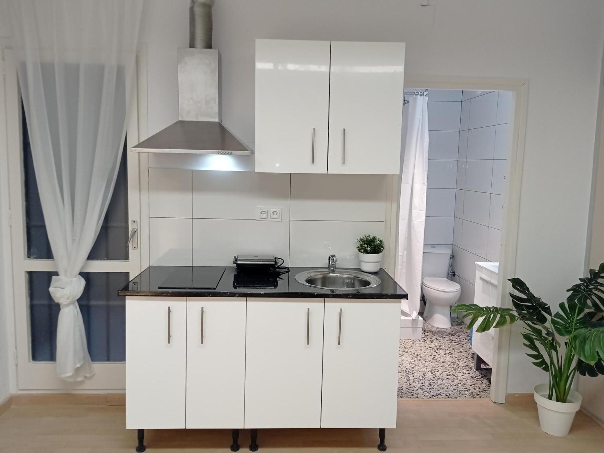 Guest house Bright Private Double Center Metro L-1 Urgell L-5 Hospital Clinic Barcelona