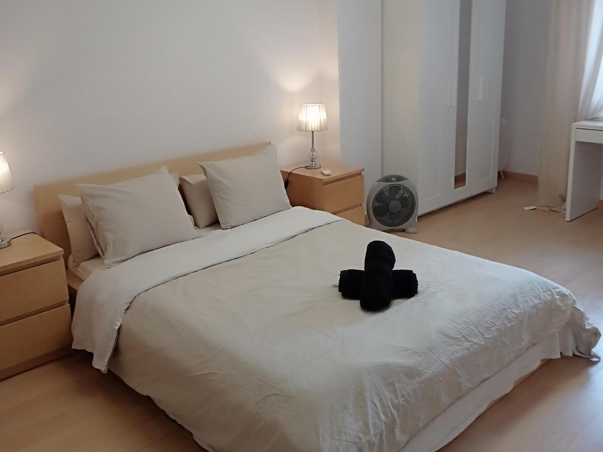 Guest house Bright Private Double Center Metro L-1 Urgell L-5 Hospital Clinic *