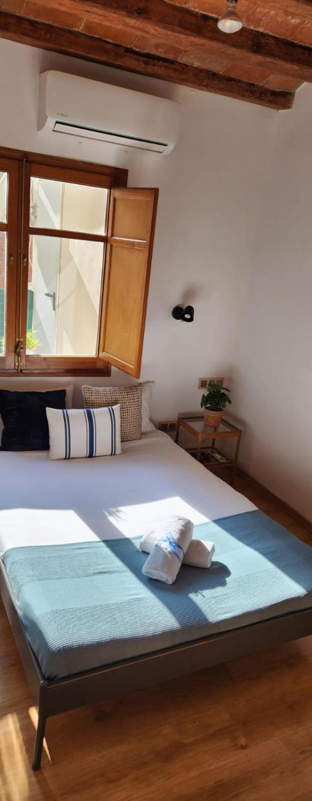 Near Ramblas - Only For Over 32 Days Barcelona