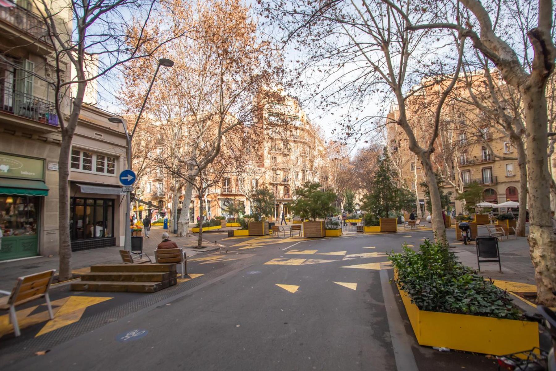 41par1022 - Luminous In Sant Antoni *
