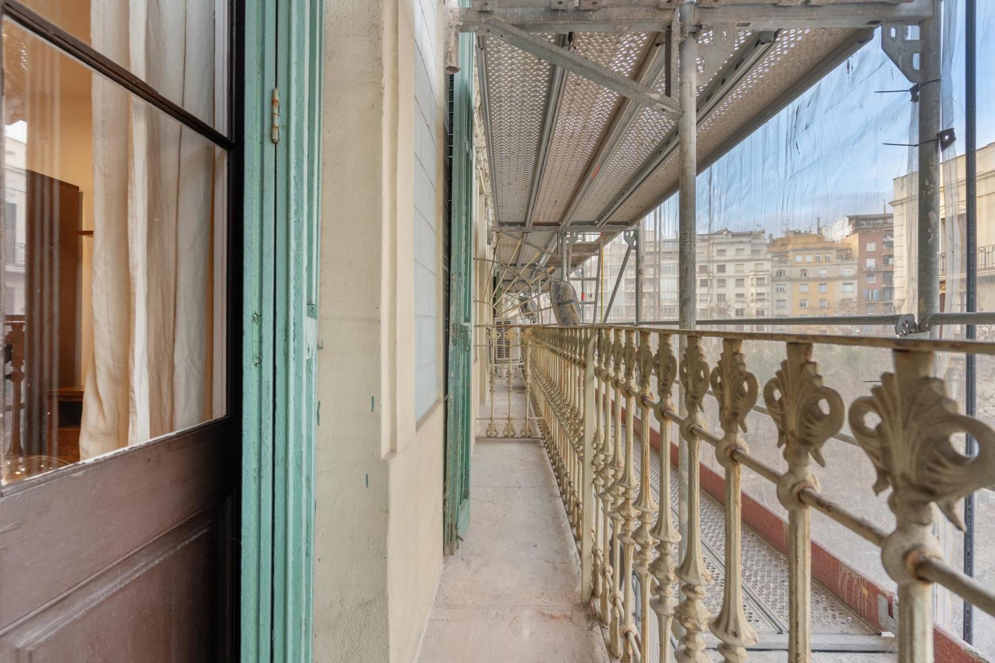 Recently Renovated 2 Bedroom In Eixample * Barcelona