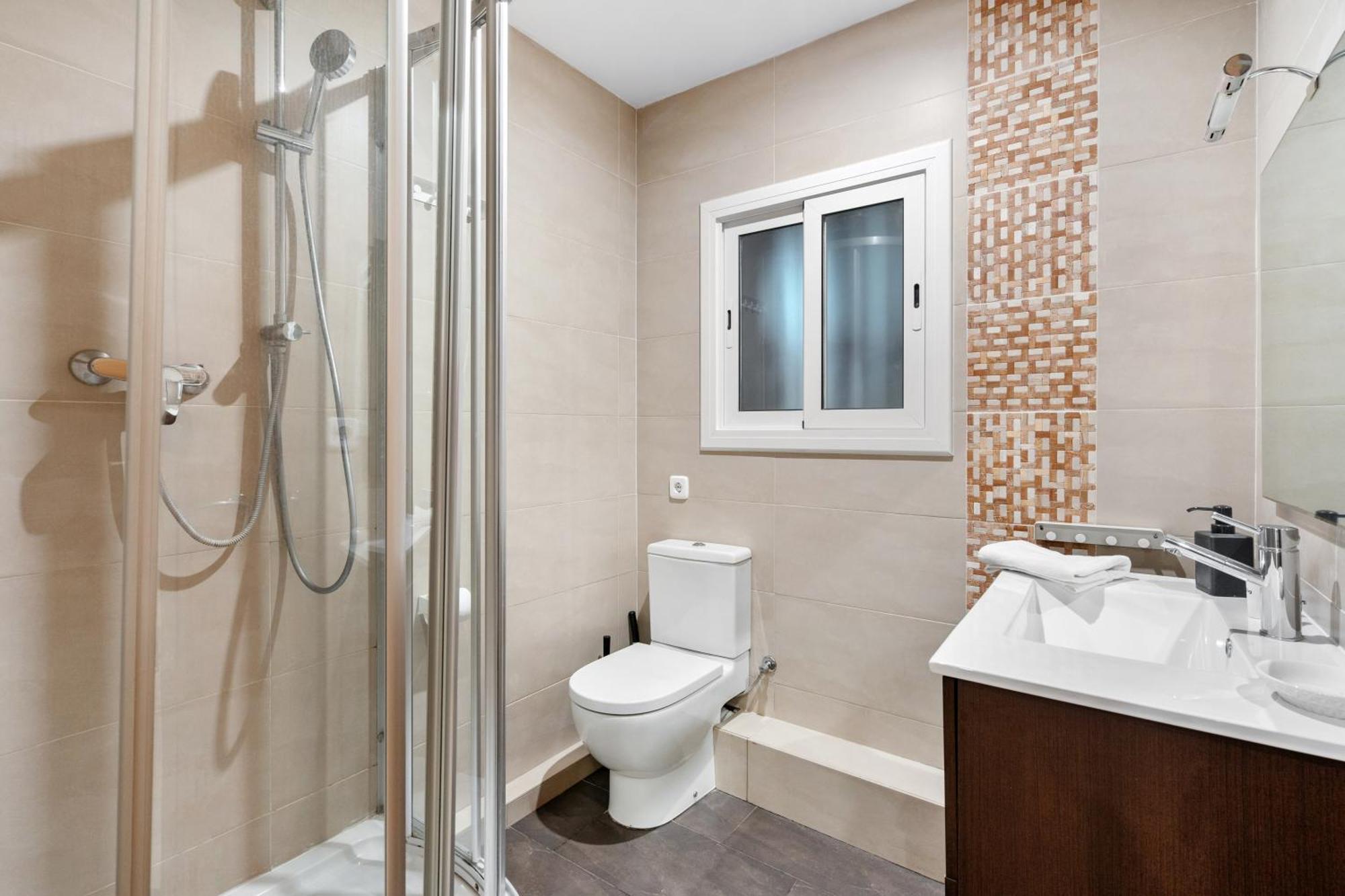 Recently Renovated 2 Bedroom In Eixample Barcelona
