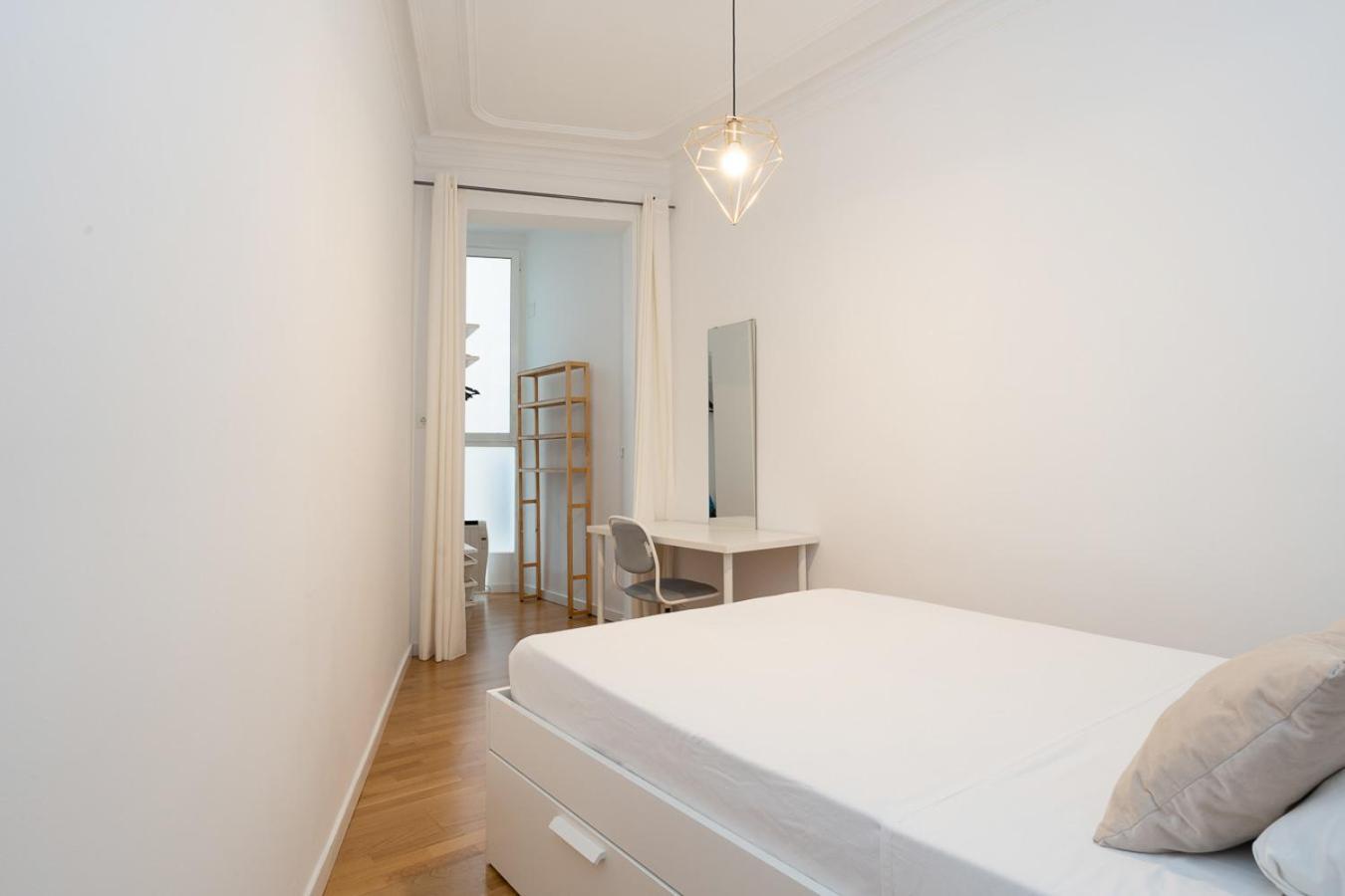 Bright And Cozy Flat In The Heart Of The
