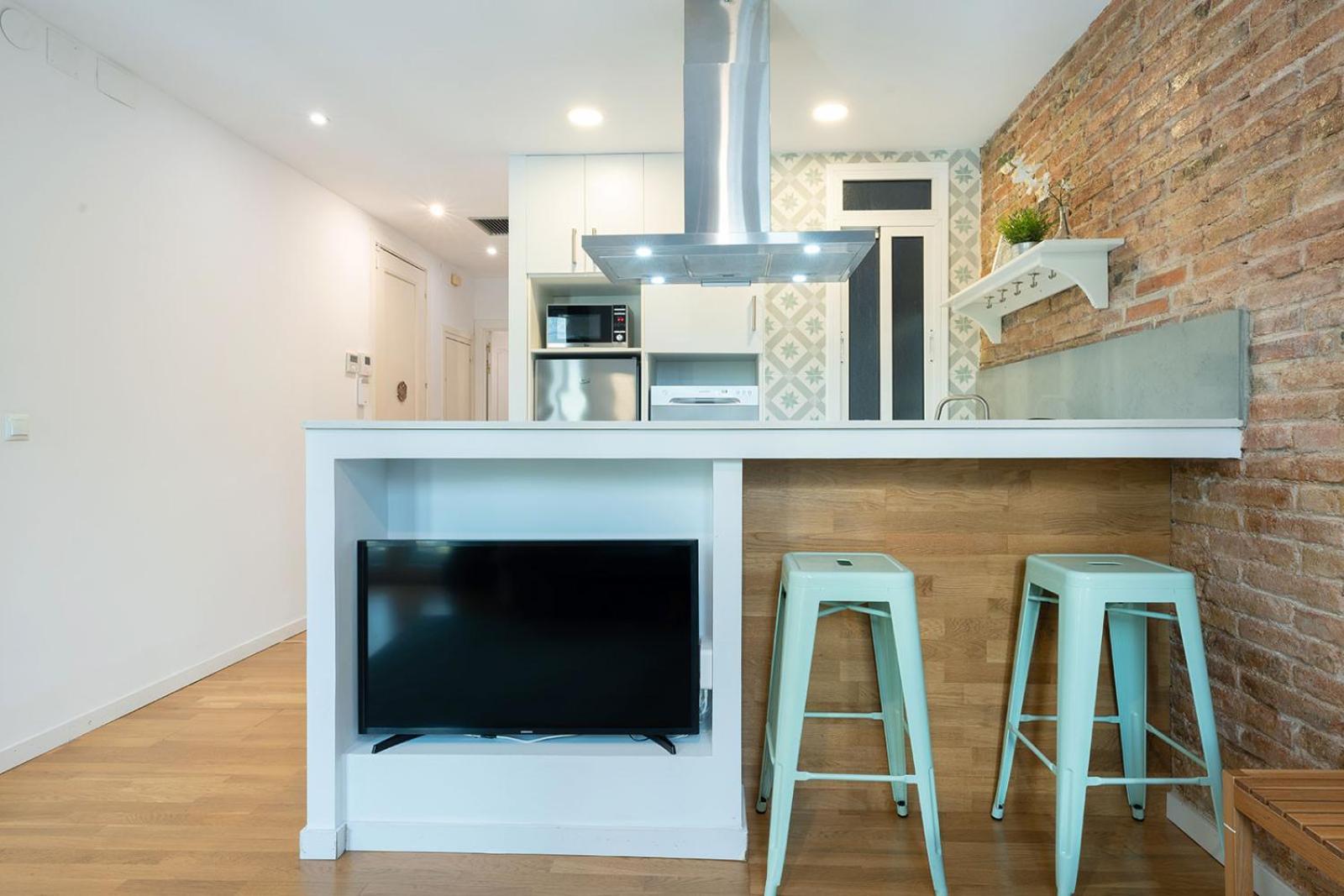 Bright And Cozy Flat In The Heart Of The Apartment
