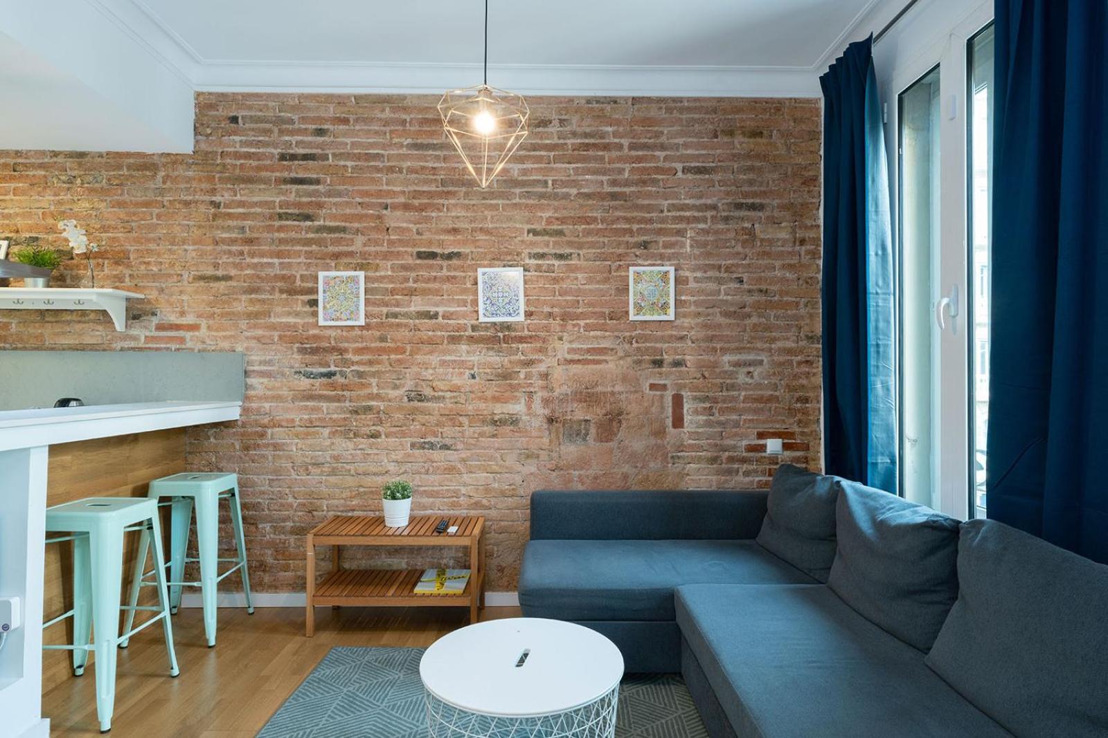 Bright And Cozy Flat In The Heart Of The Apartment *