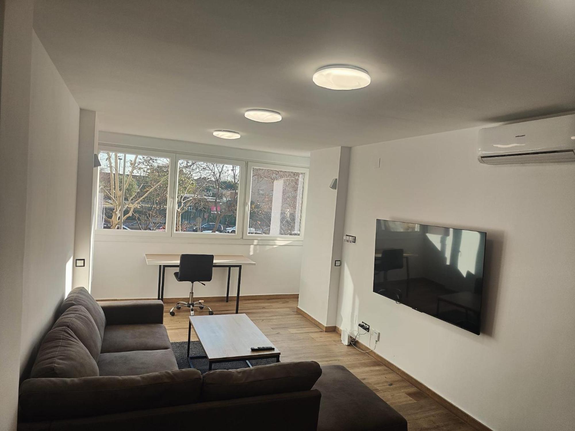 Lovely Flat Fira *