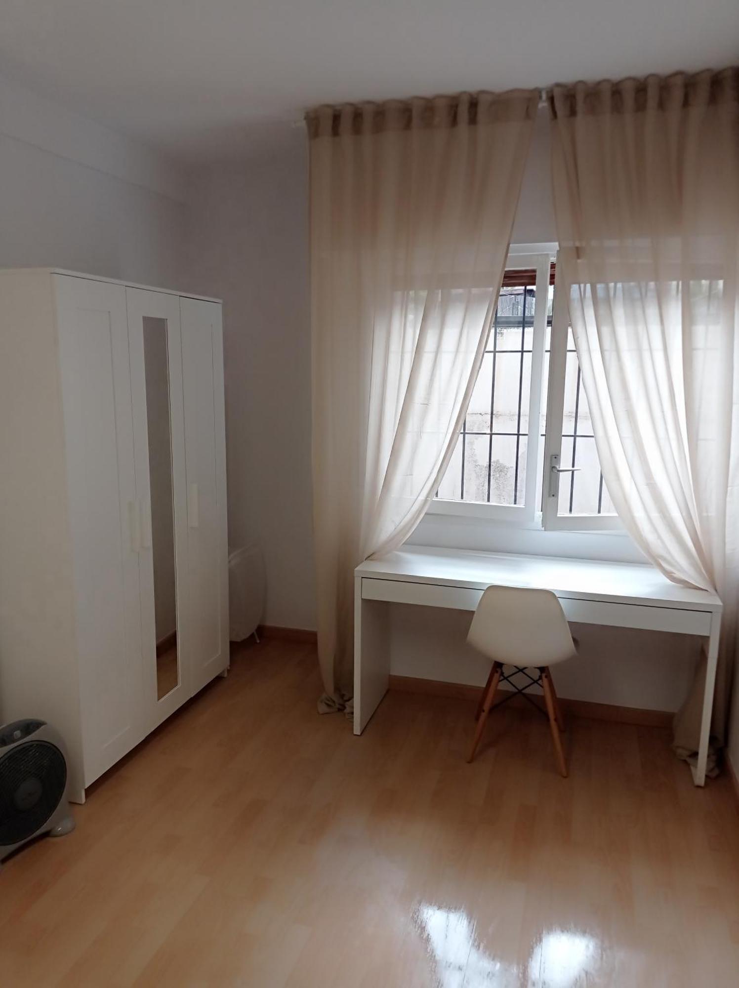 Bright Private Double Center Metro L-1 Urgell L-5 Hospital Clinic * Barcelona