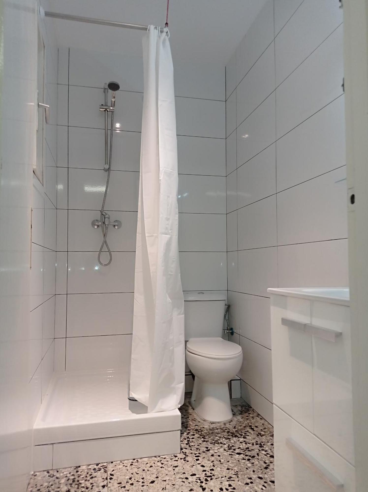 Guest house Bright Private Double Center Metro L-1 Urgell L-5 Hospital Clinic *