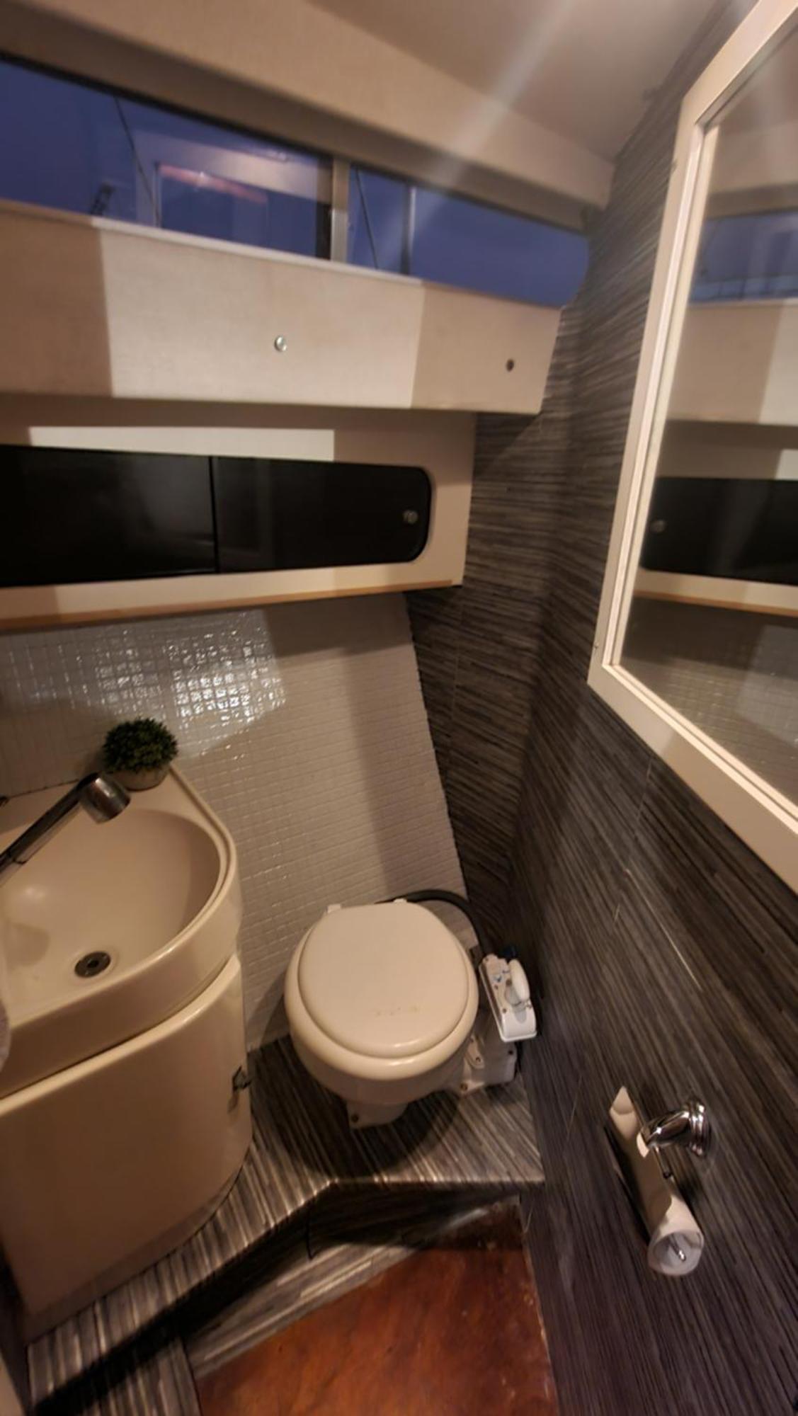 Beautiful And Comfy Boat In With Boat Tour Option Hotel en barco