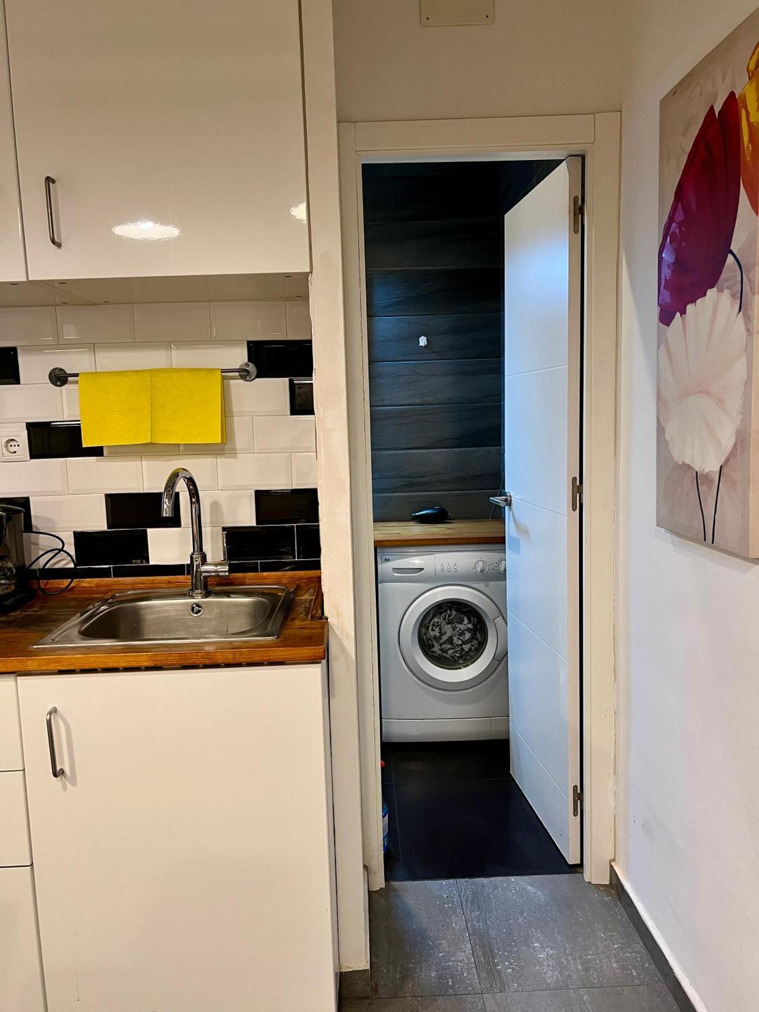 Bonito Apartamento En Zona Centrica De * Barcelona
