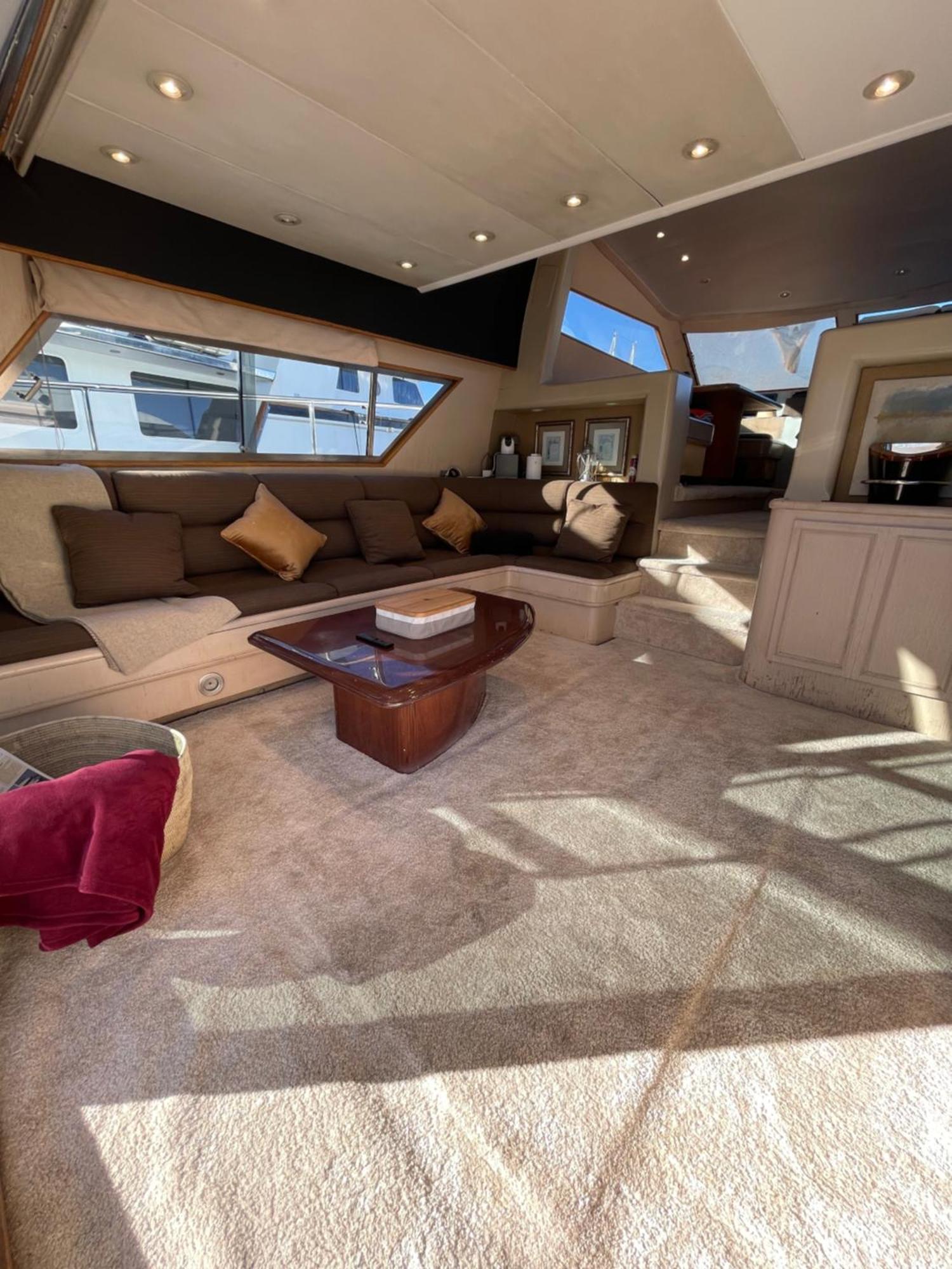 Yate Stv Hotel en barco
