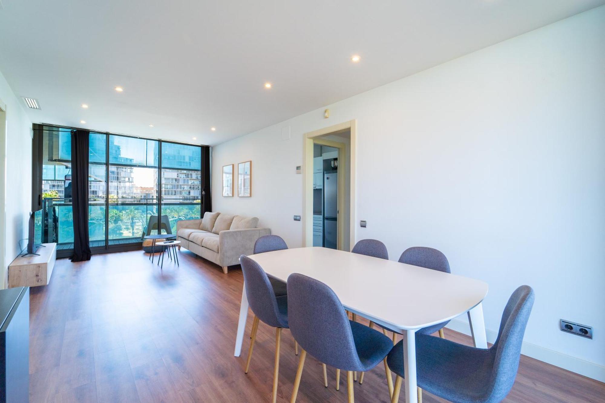 Unique Rentals-seafront Luxe Apartment *