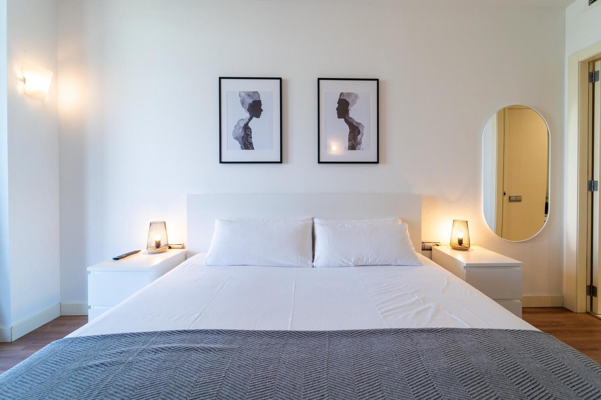 Unique Rentals-seafront Luxe Apartment *