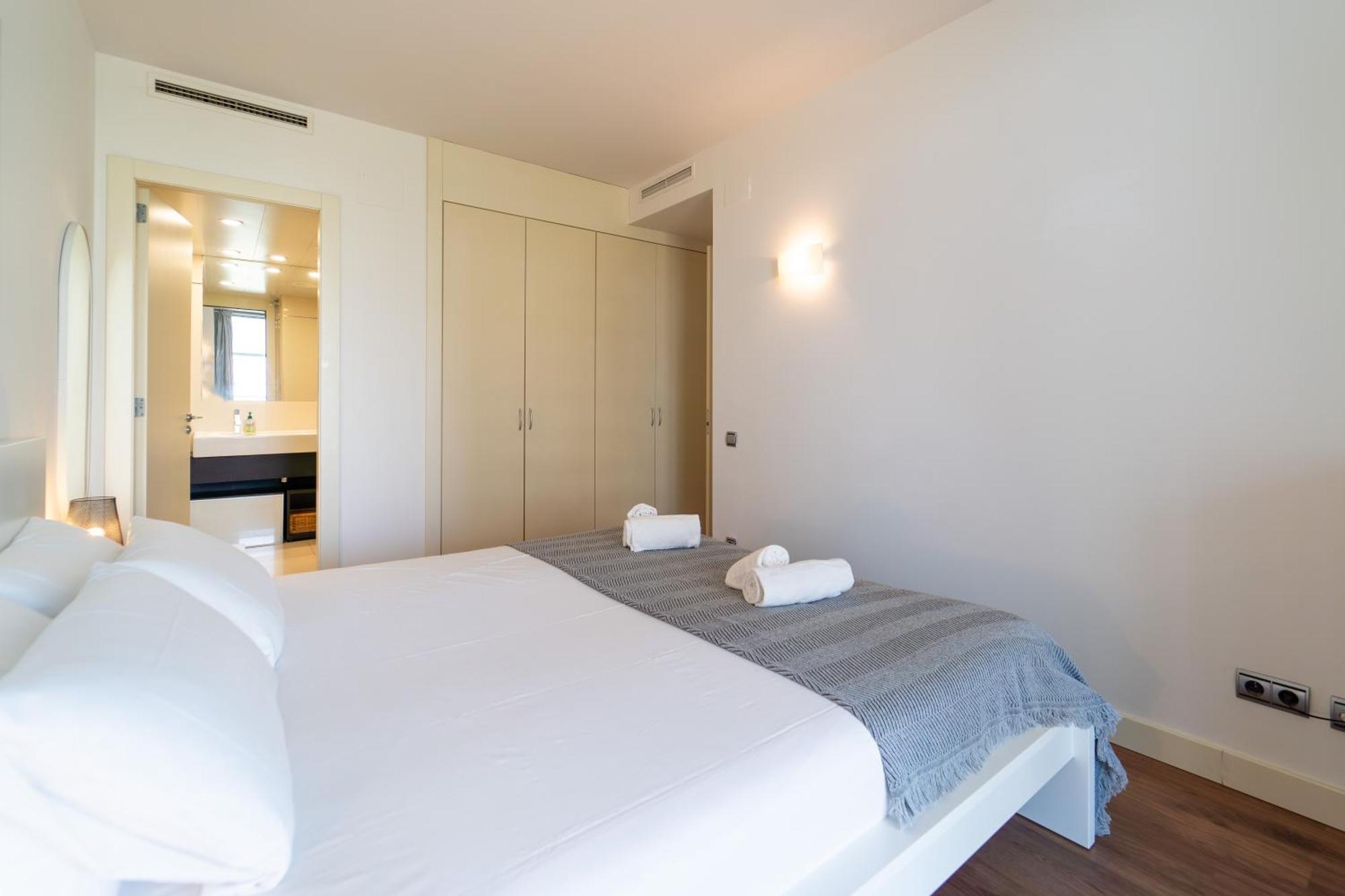 Unique Rentals-seafront Luxe Apartment