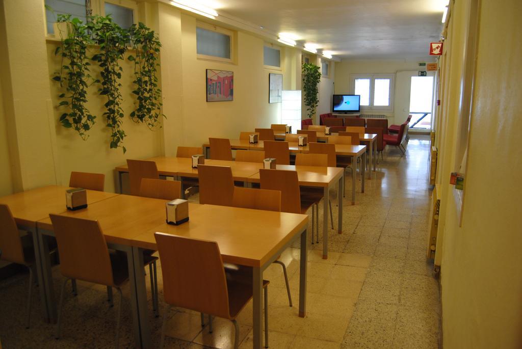 Residencia Albergue Studio Hostal *