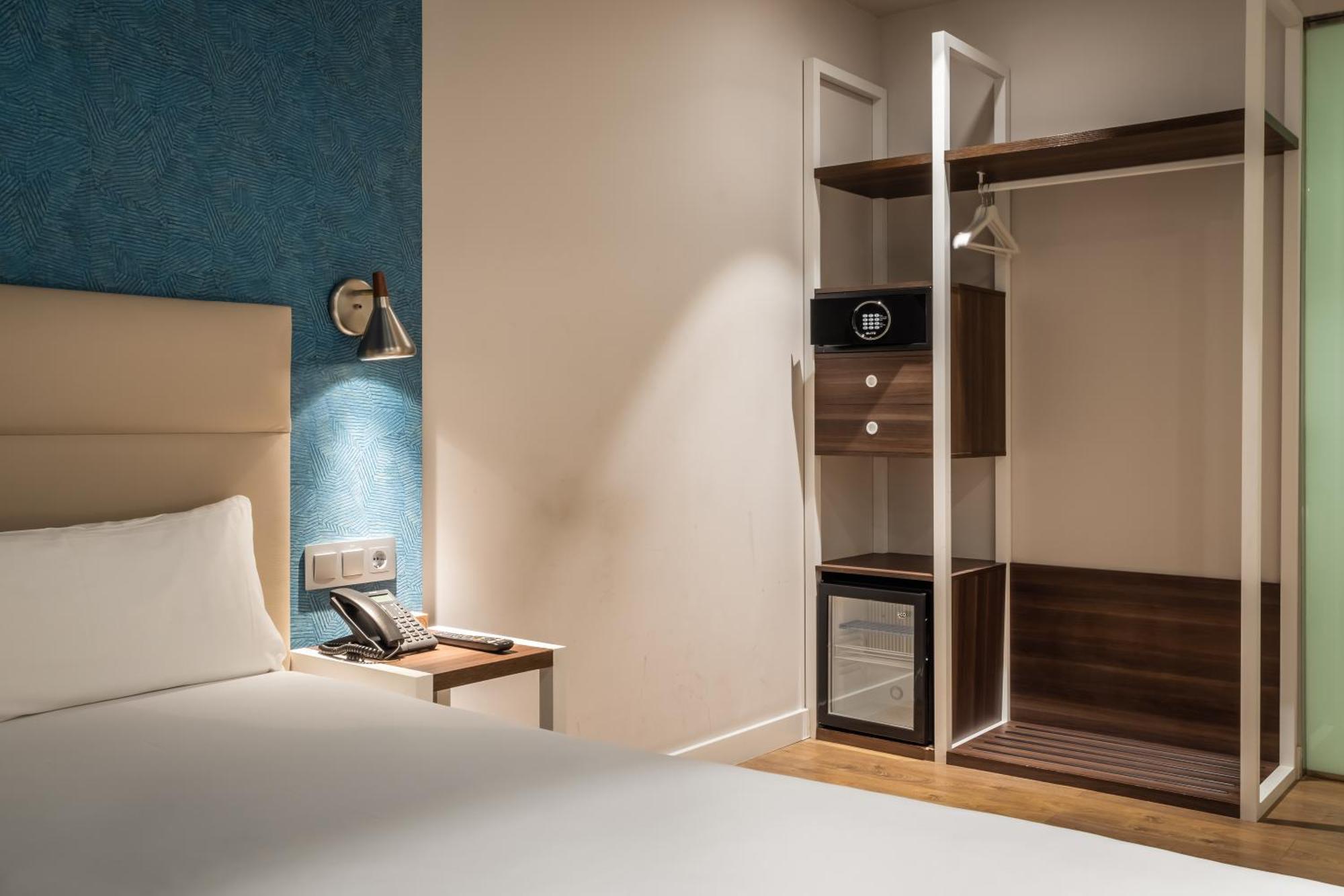 Arya Stadium Hotel 3*
