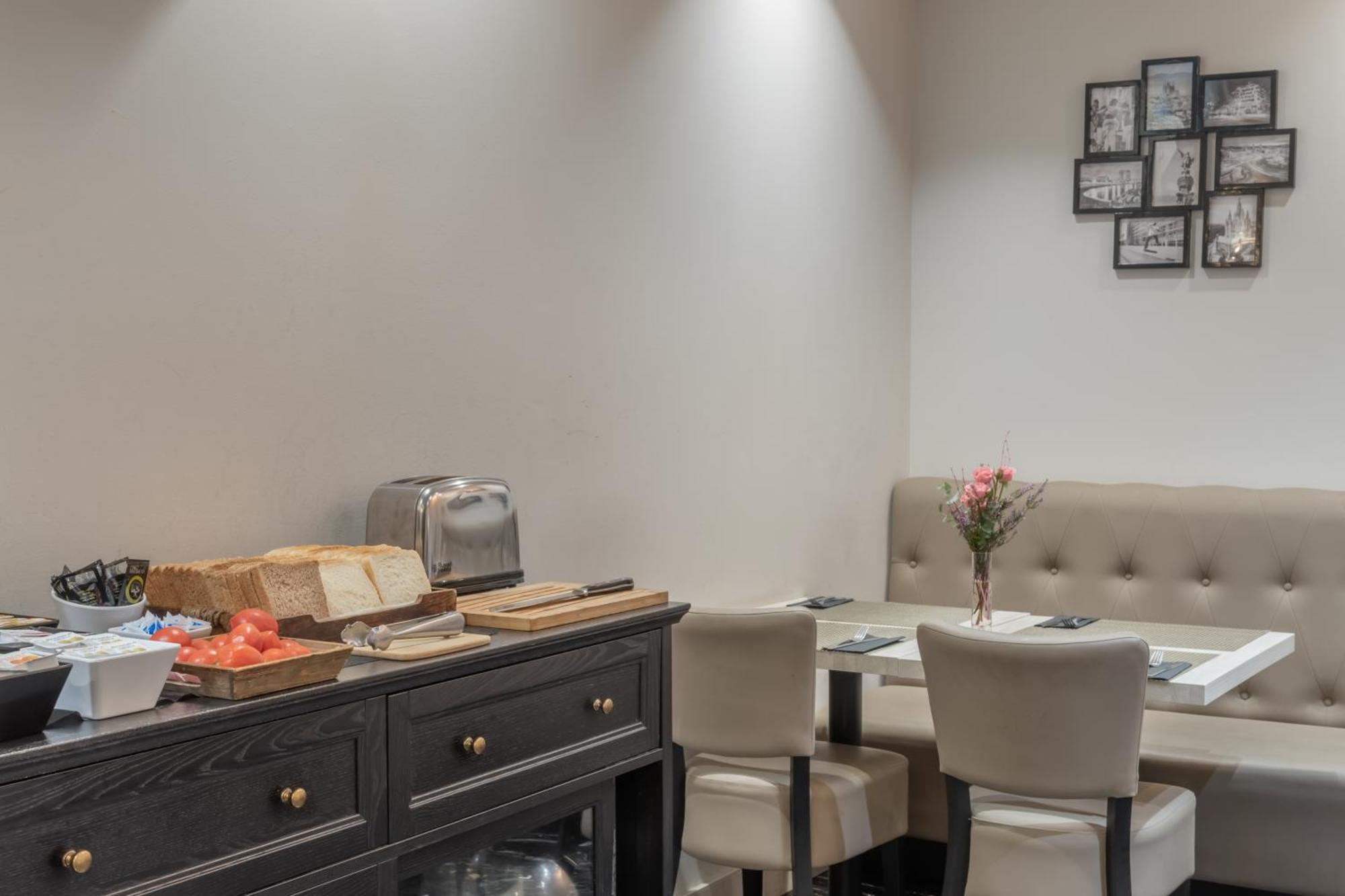Arya Stadium Hotel 3*