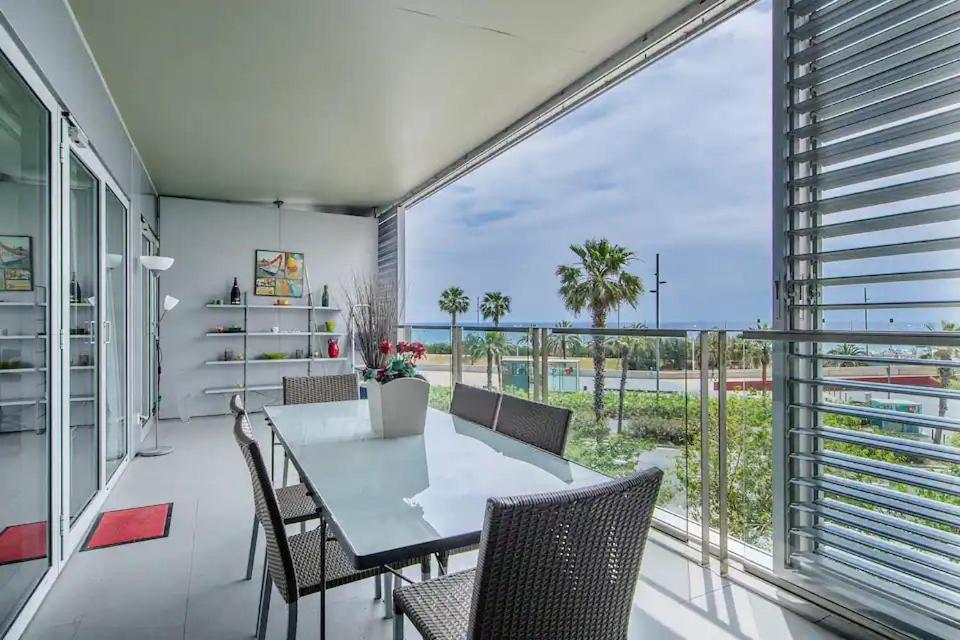 Unique Rentals-seafront Luxe Apartment *
