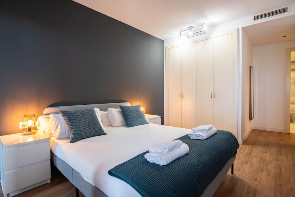 Unique Rentals-seafront Luxe Apartment Barcelona