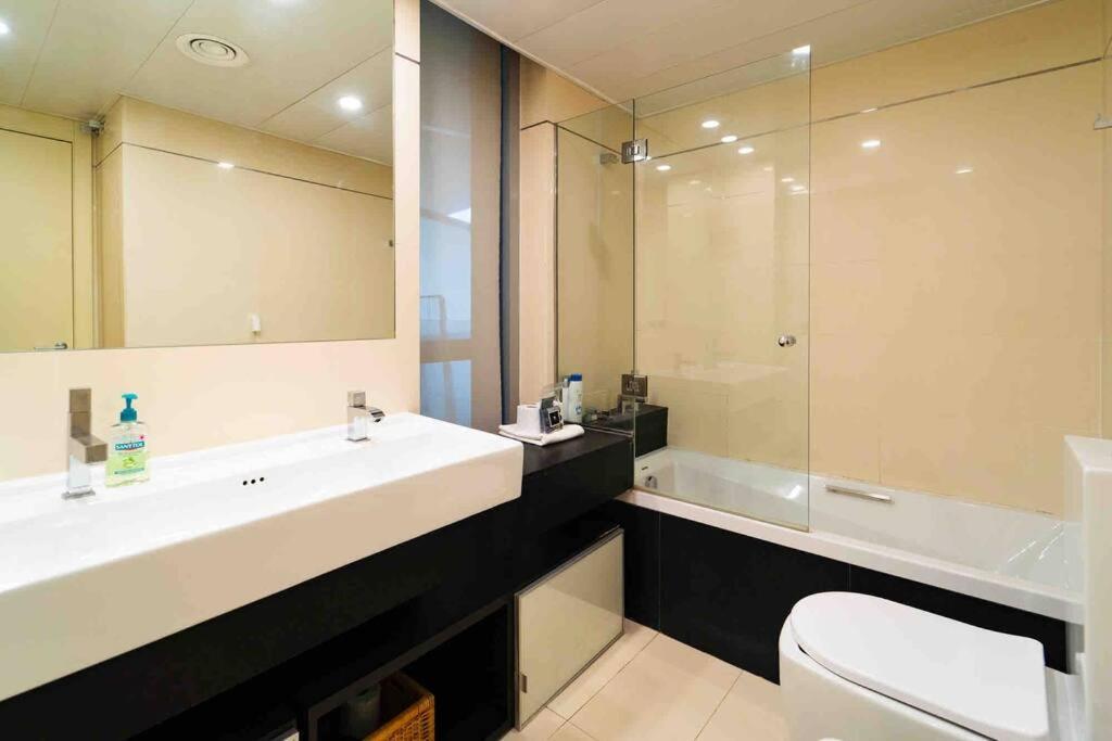 Unique Rentals-seafront Luxe Apartment