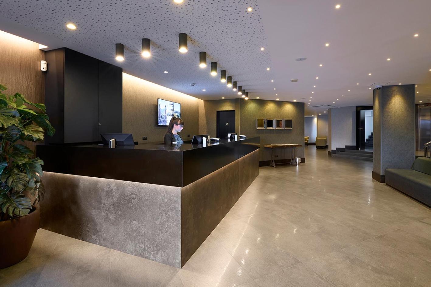 Hotel Catalonia Park Güell 3*