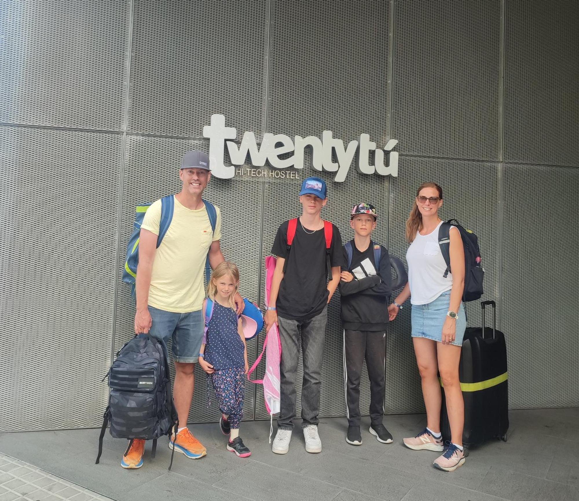 Twentytú Hostal *