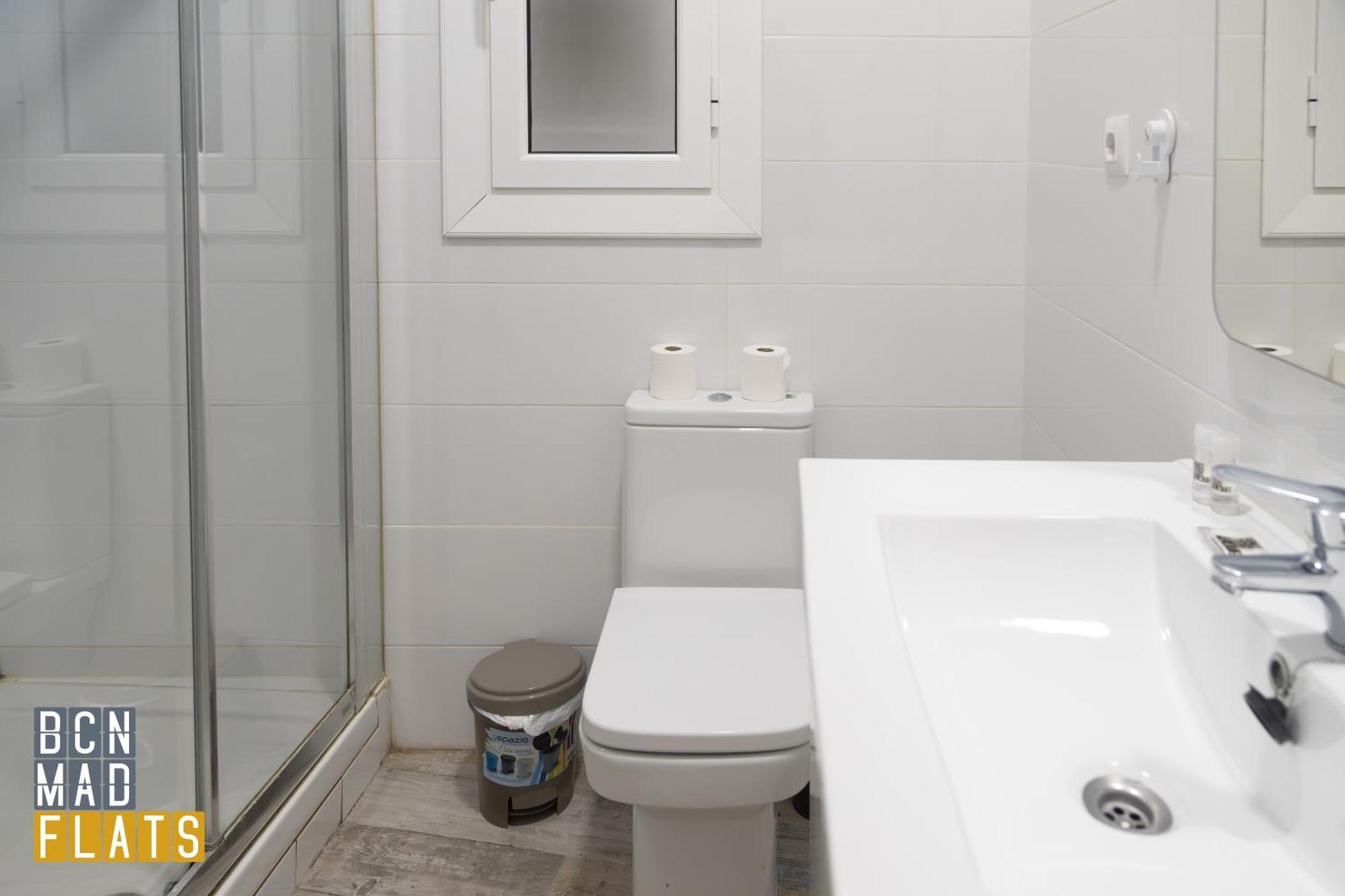 - Eixample 1b Apartment *