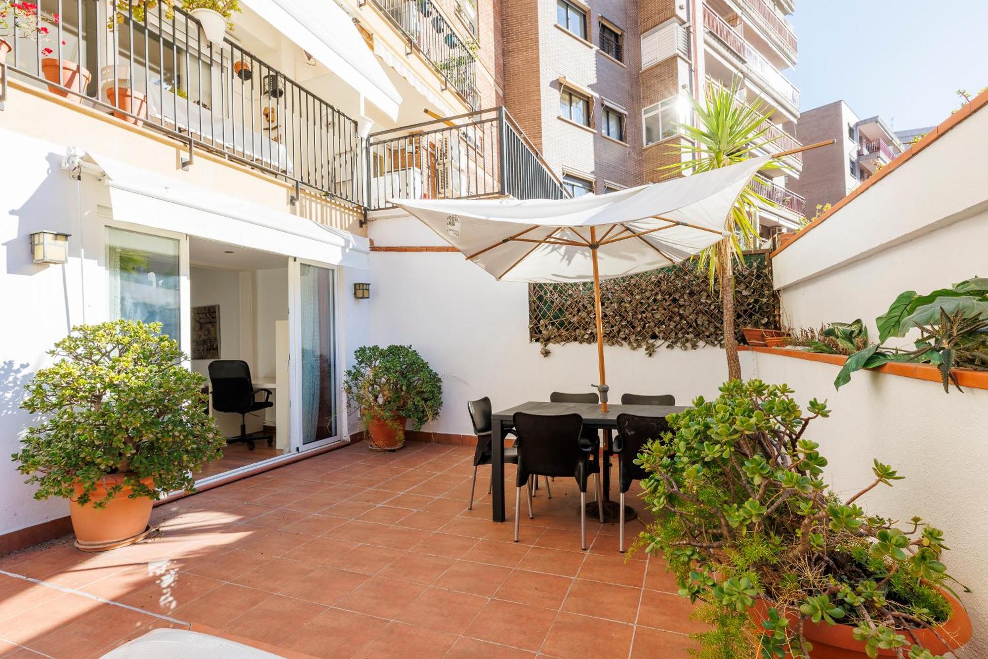 Apartment Aparteasy - Private Terrace, 3-bedroom