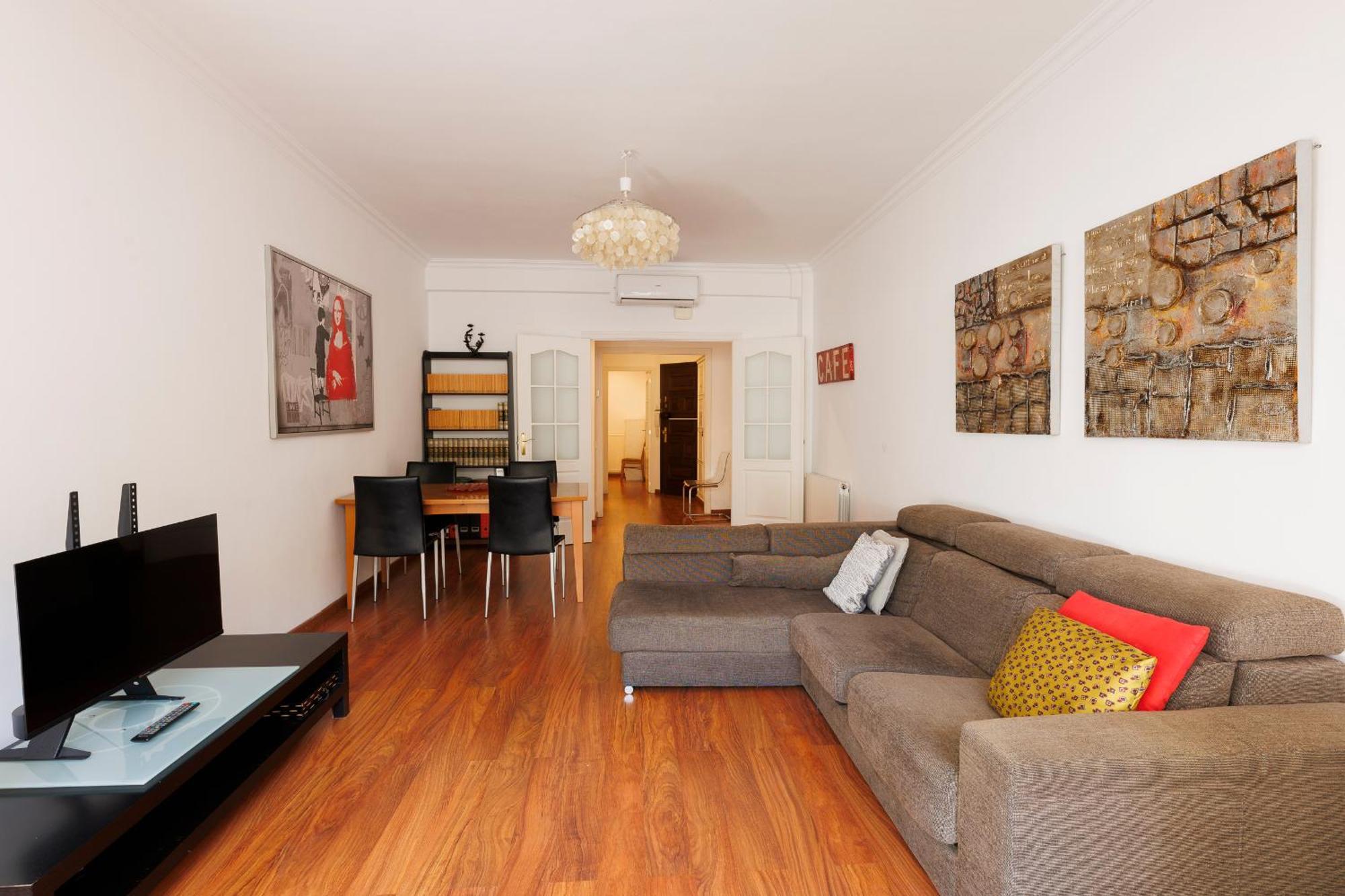 Aparteasy - Private Terrace, 3-bedroom Apartment