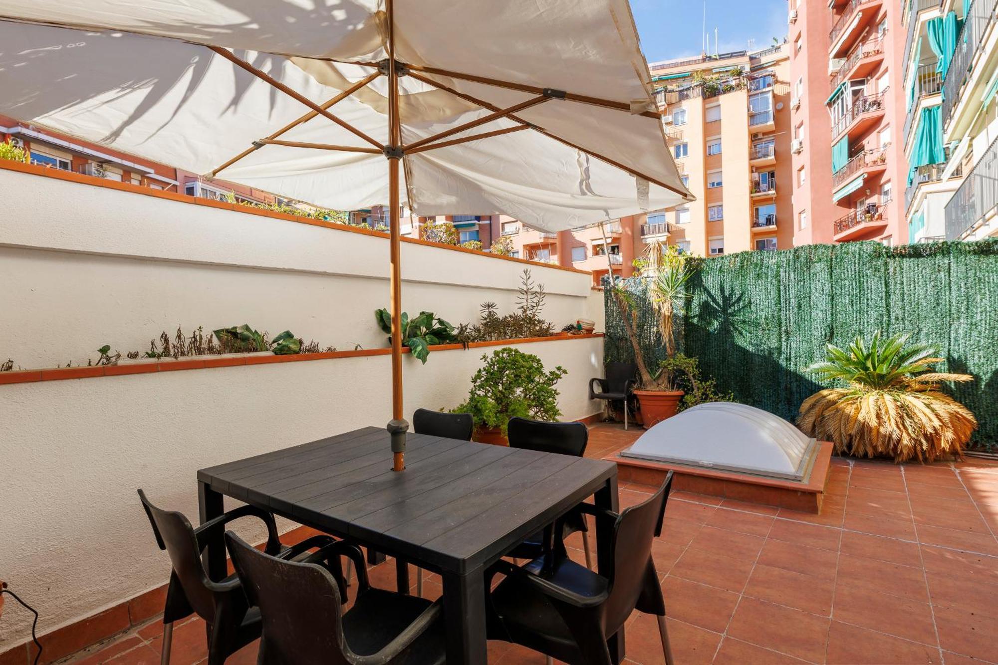 Apartment Aparteasy - Private Terrace, 3-bedroom Barcelona