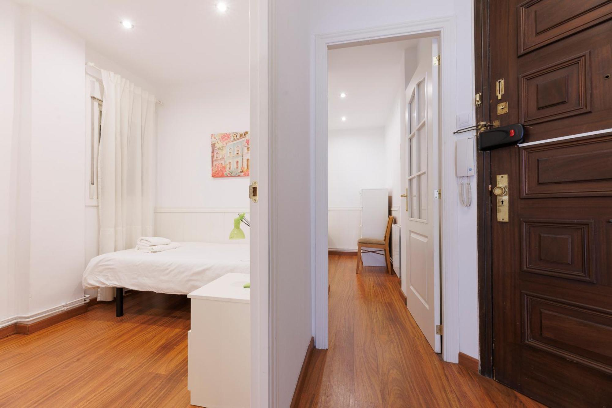 Aparteasy - Private Terrace, 3-bedroom Apartment *