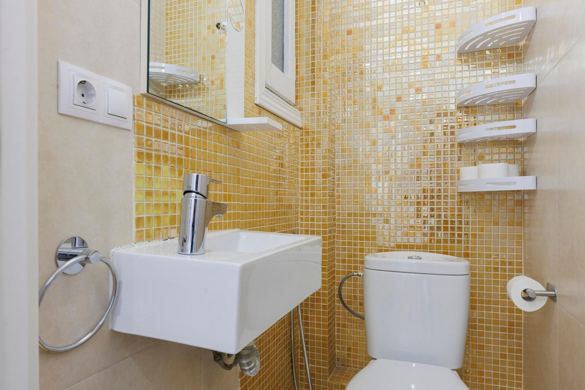 Aparteasy - Private Terrace, 3-bedroom Apartment *