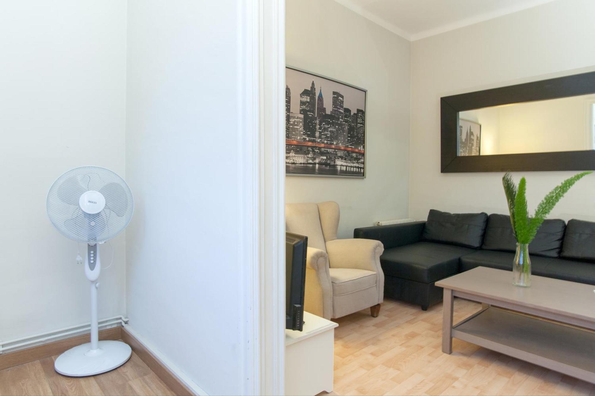Housalia Sagrada Familia Apartment Barcelona