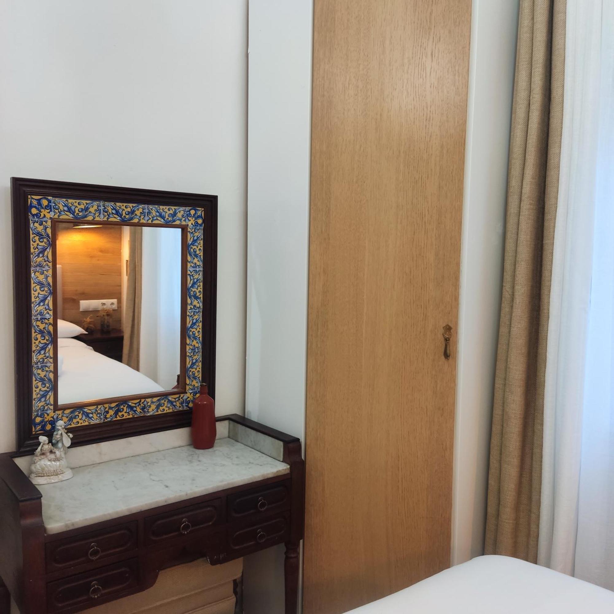 Studio Or With Private Bathroom Or With Shared Bathroom *