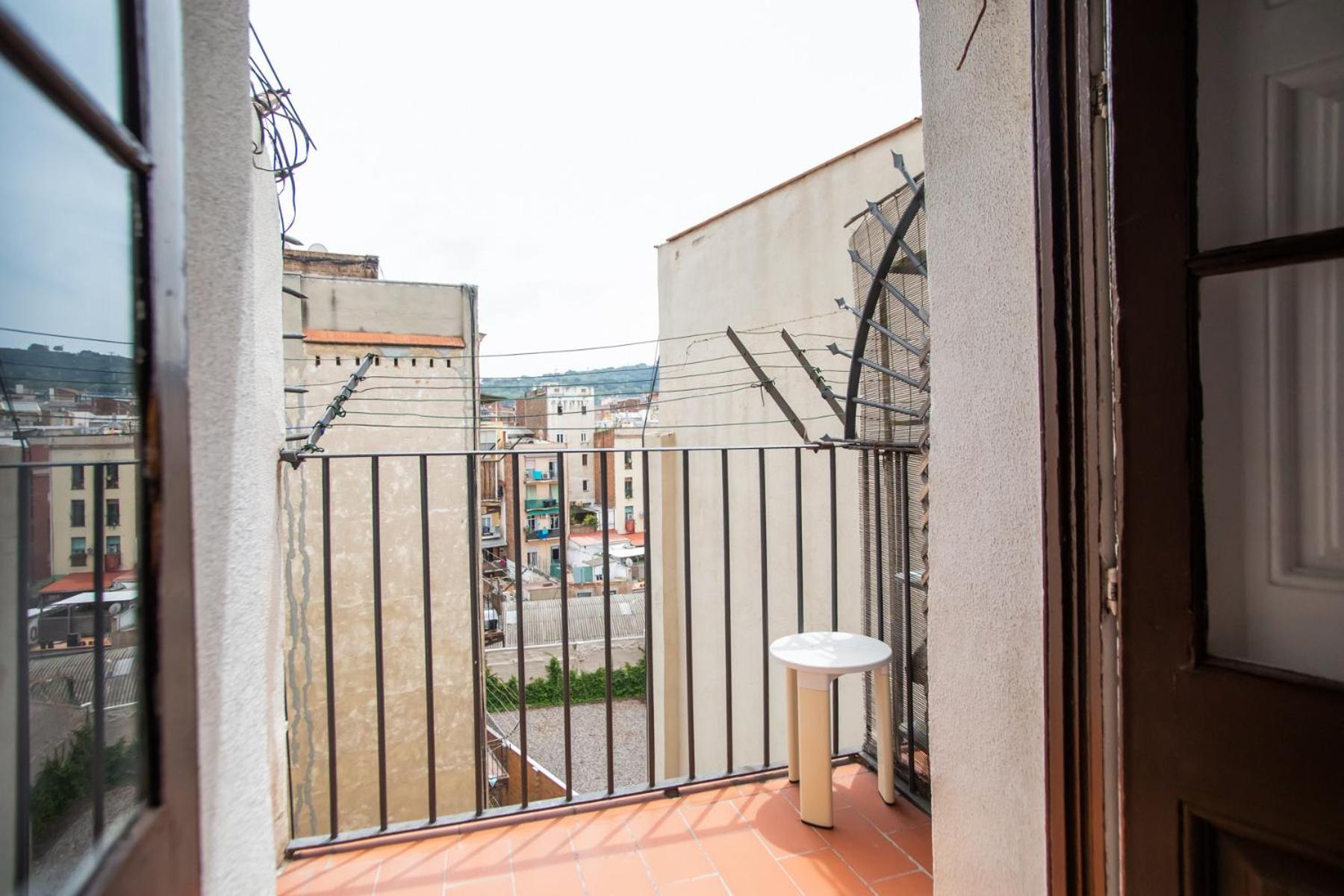 Apartment 42man1018 Centrally Located Flat In Sant Antoni Barcelona