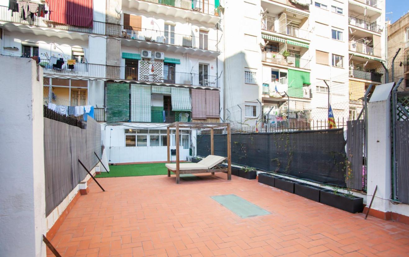 P2par1002 - Super Bright & New In The Center Barcelona