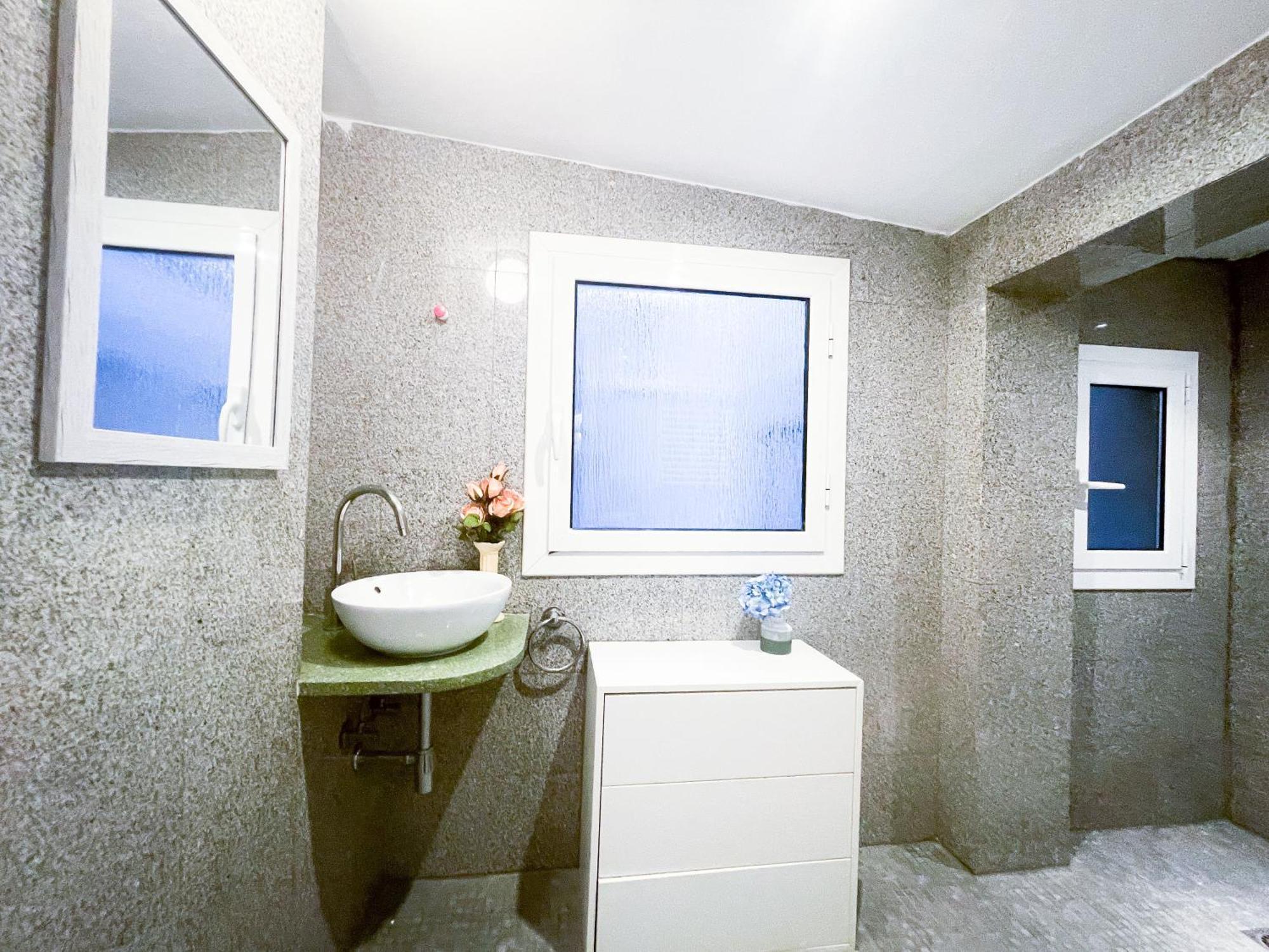 Hostal By Born