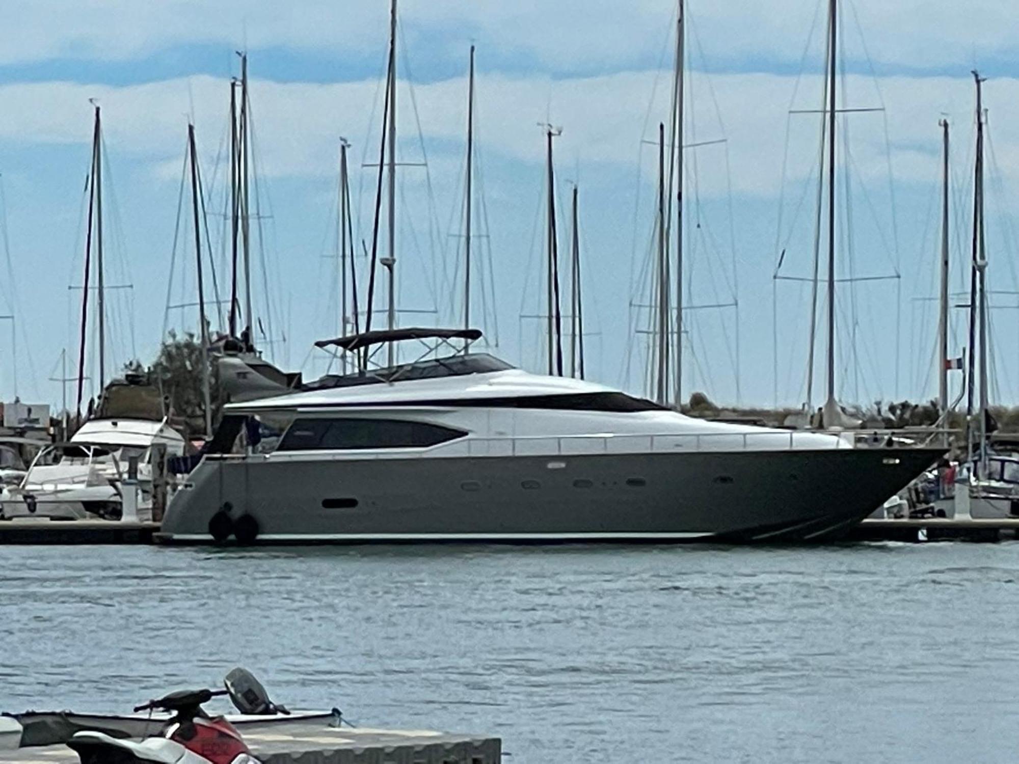 Hotel en barco Motoryacht 21 Avec Equipage Barcelona