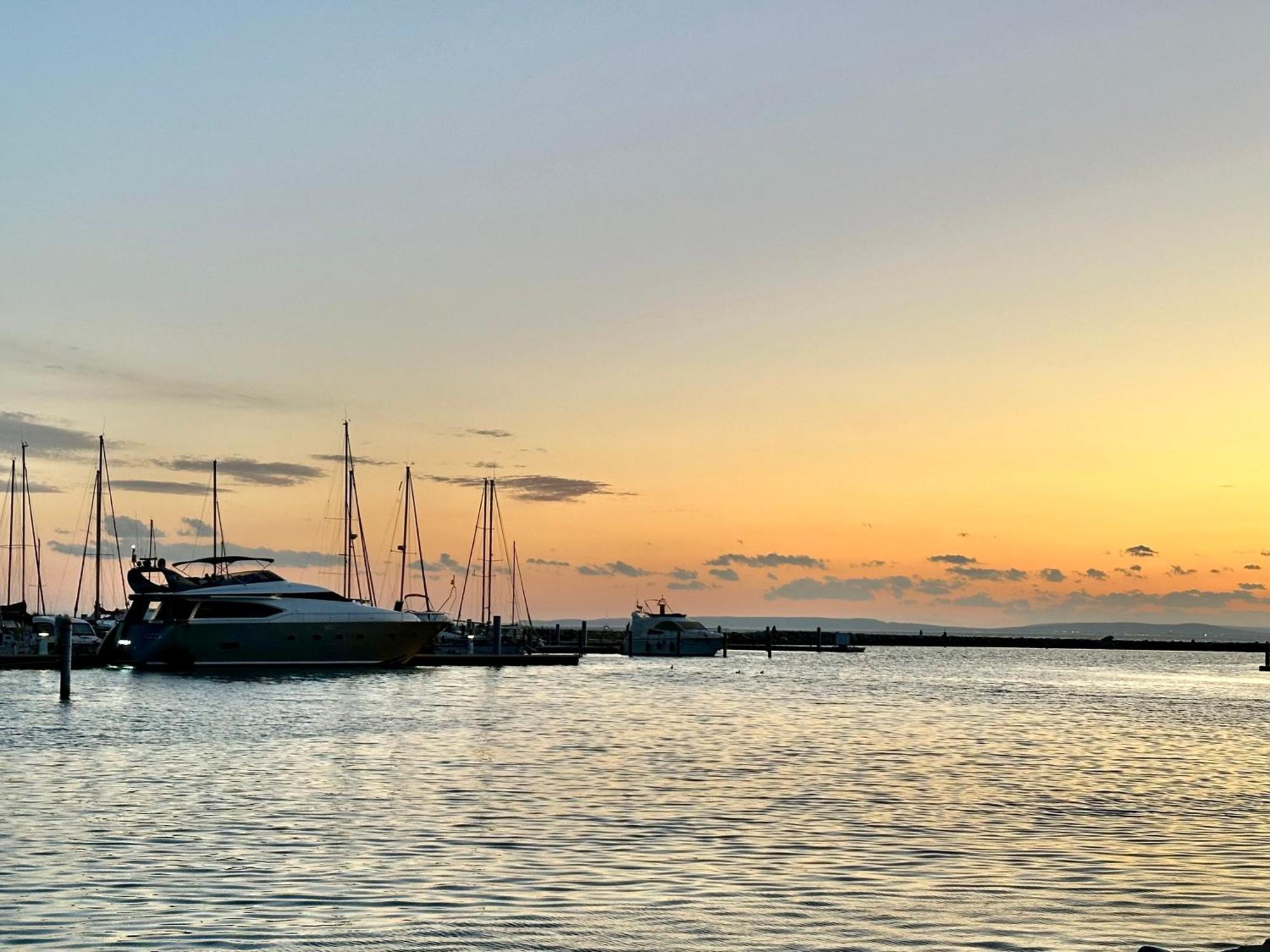 Motoryacht 21 Avec Equipage Hotel en barco