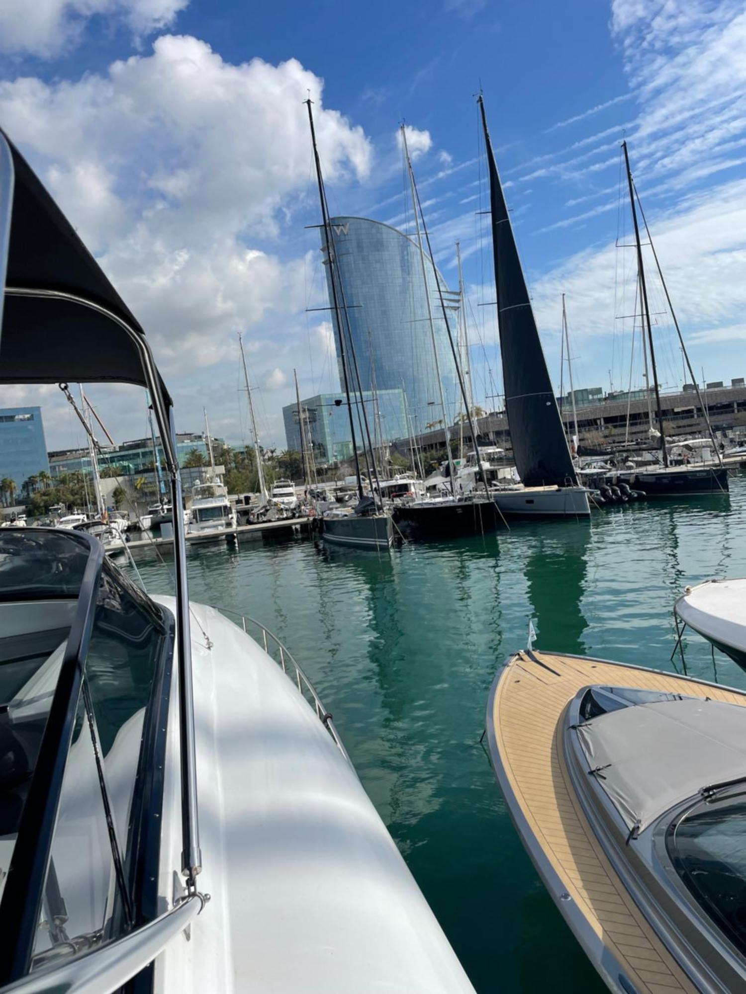 Hotel en barco Motoryacht 21 Avec Equipage Barcelona