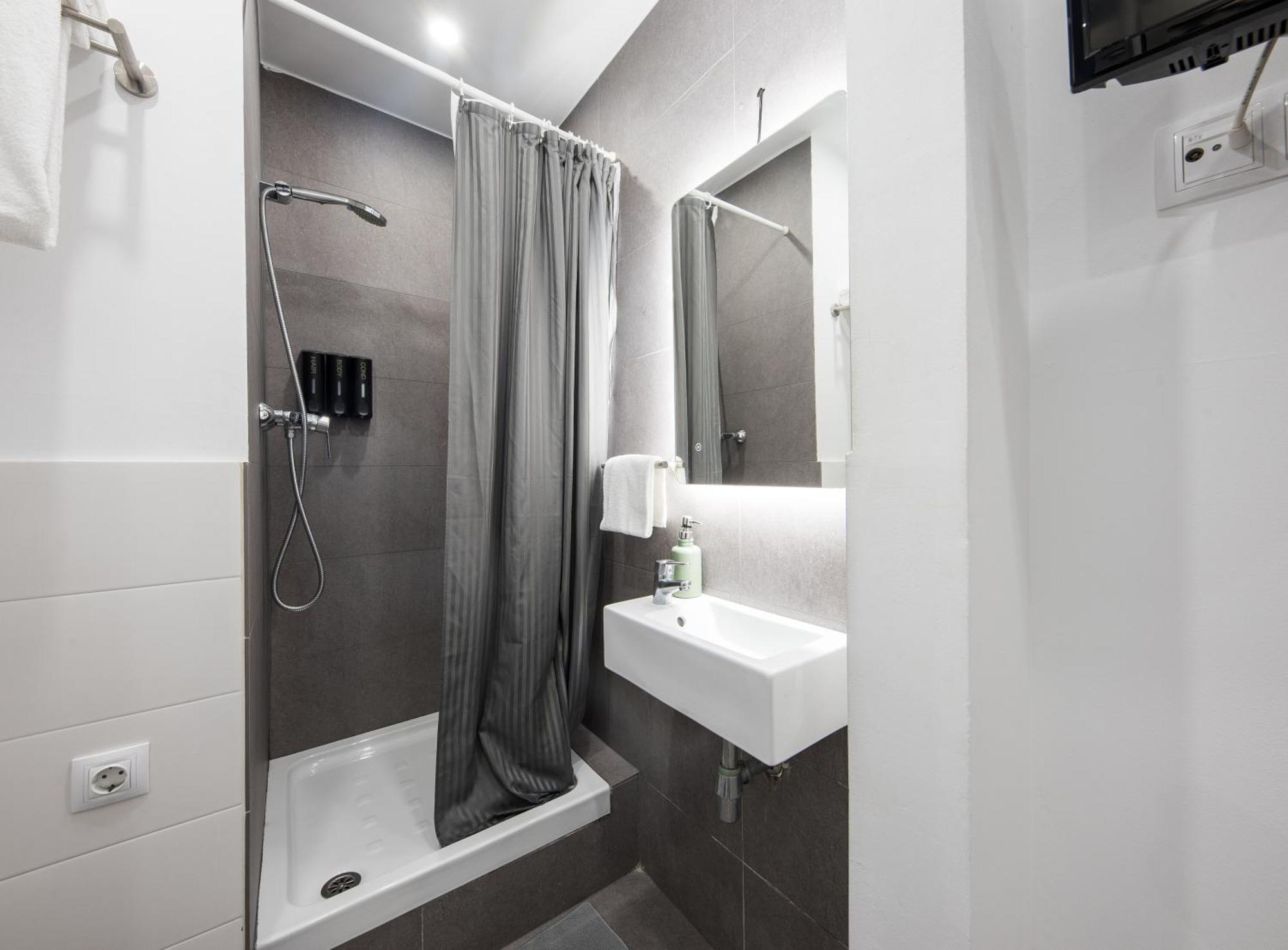 Hostel No Limit Barcelona Central *