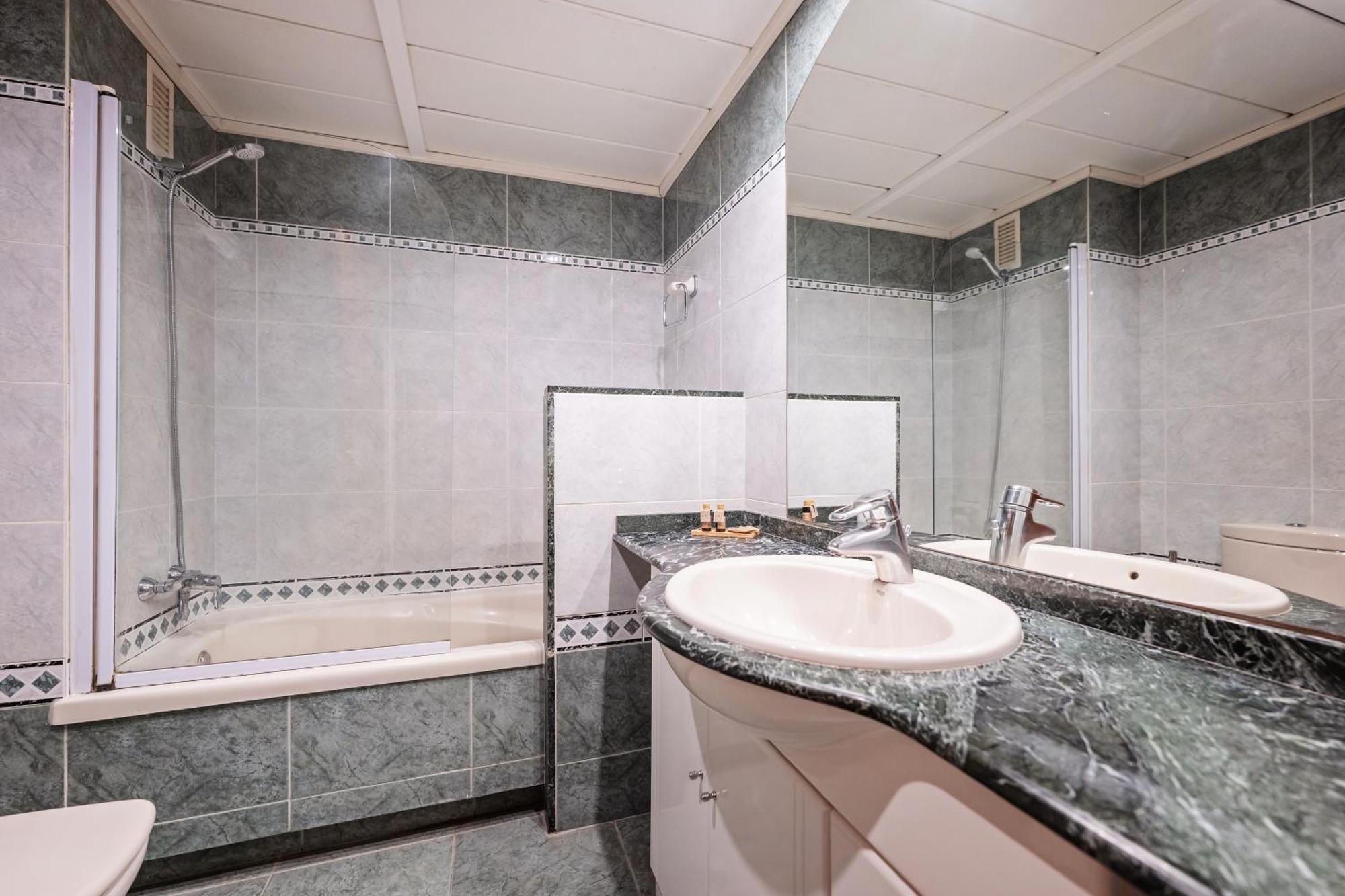 Apartahotel Napols - Abapart 2*
