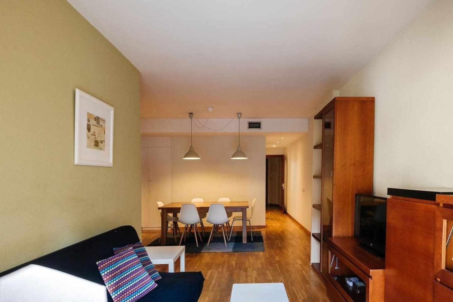 Comfortable 4 2bath W Balcony *