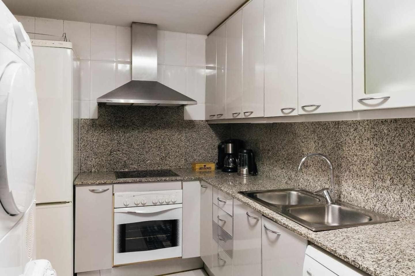 Comfortable 4 2bath W Balcony Apartamento