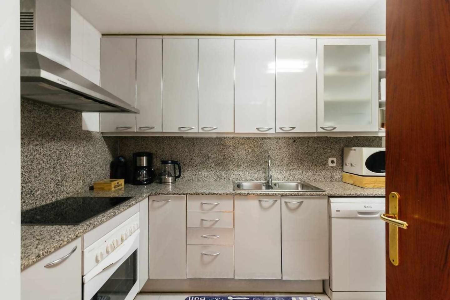 Apartamento Comfortable 4 2bath W Balcony *